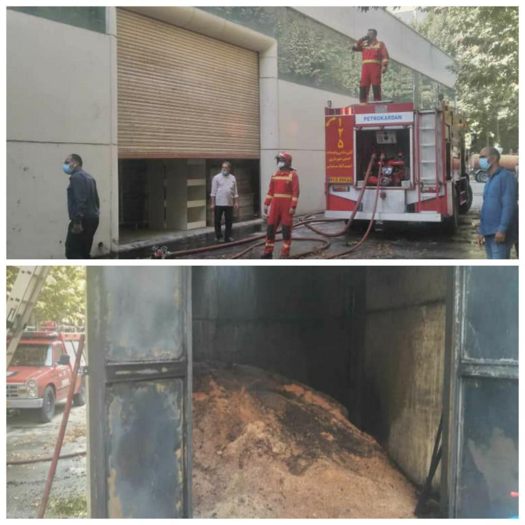 اطفاء حریق رخ داده در یک کارگاه چوب‌بری واقع در شهرک بهسازی صنایع چوب ایران توسط آتش‌نشانان شهر احمدآبادمستوفی