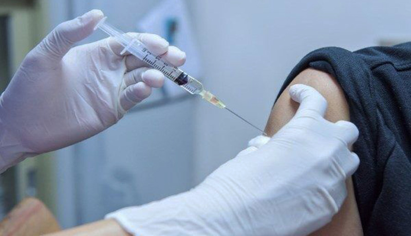 آغاز روند واکسیناسیون تمامی شهروندان بالای 18 سال در شهر احمدآبادمستوفی