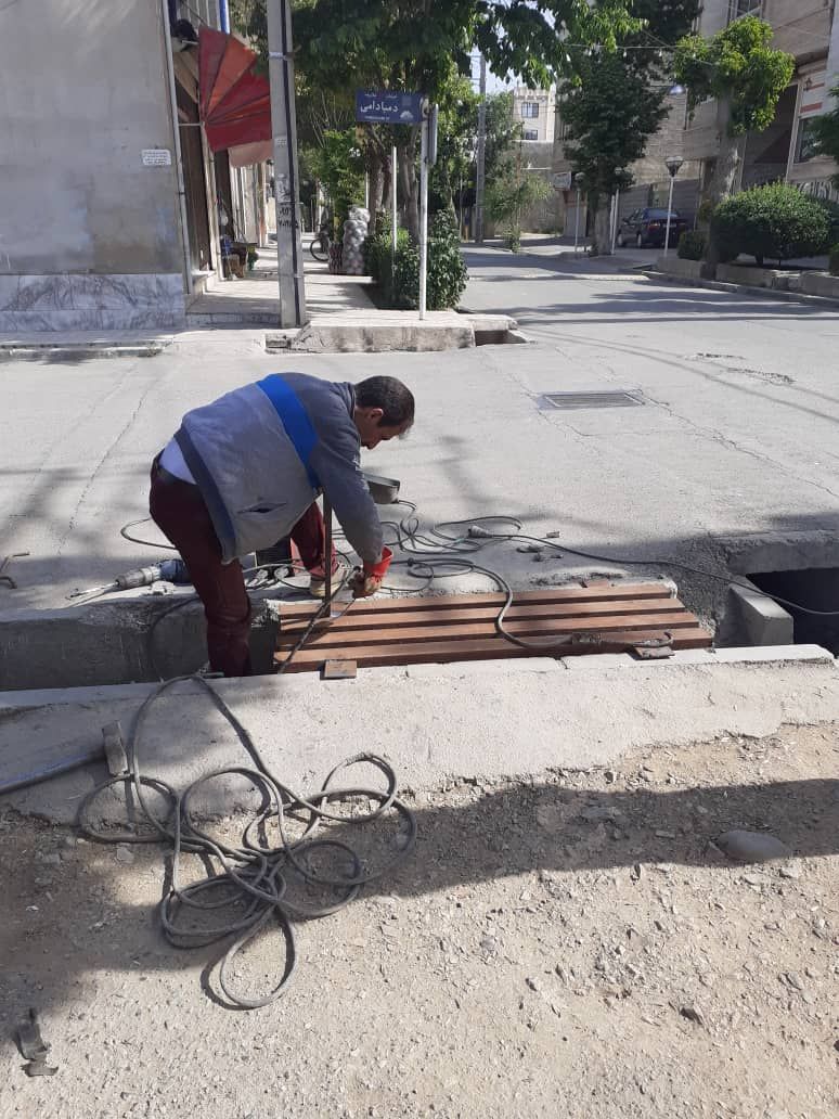 ساخت و نصب پل پیاده رو به سواره در کوچه شهید دمبادامی